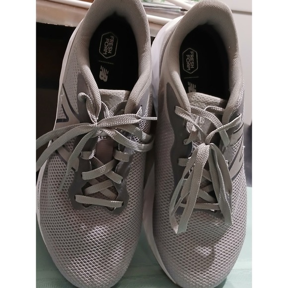 New Balance Fresh Foam Arishi V4 Men's Running Shoes Gray Size 8.5 4E